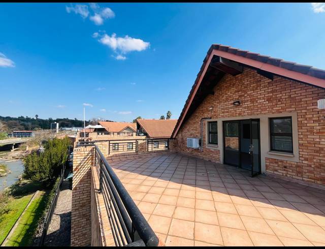 92M² OFFICE TO LET IN FOURWAYS